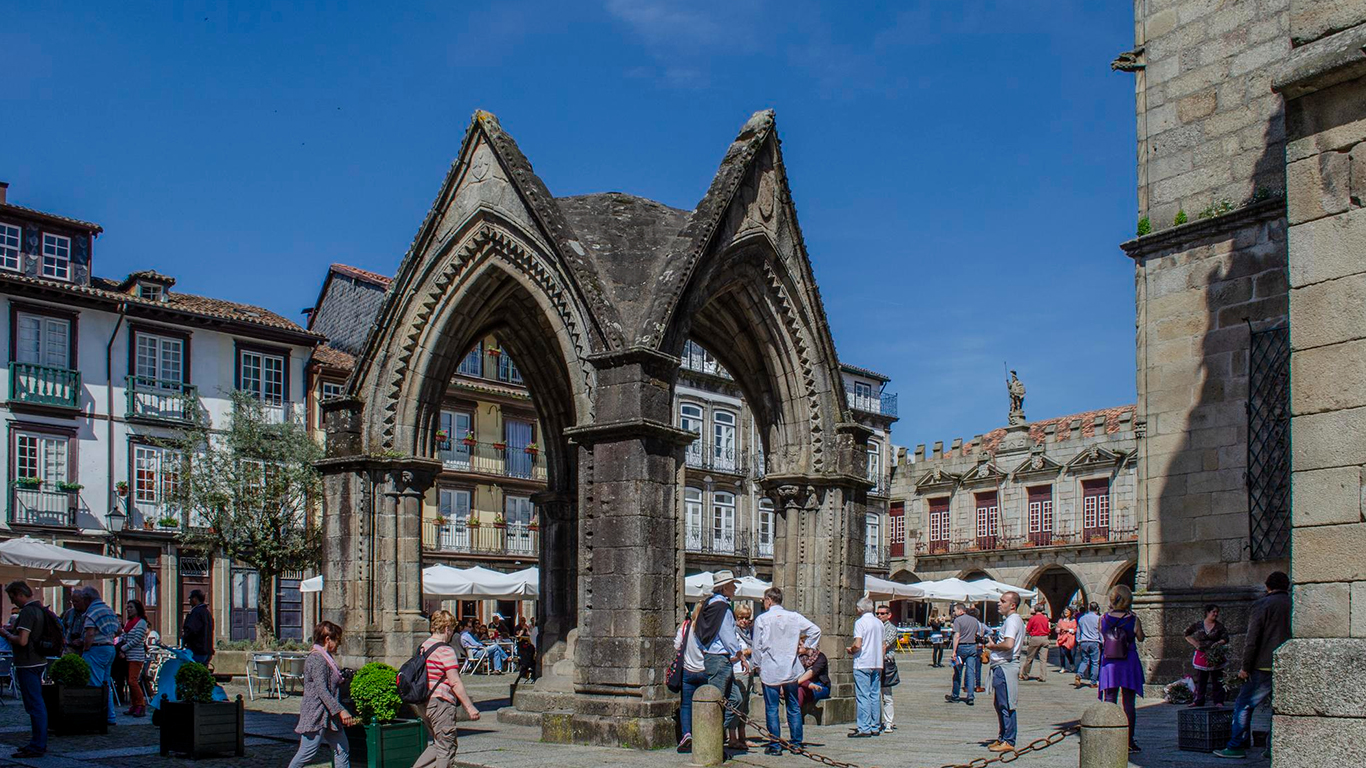 Guimaraes largo da oliveira